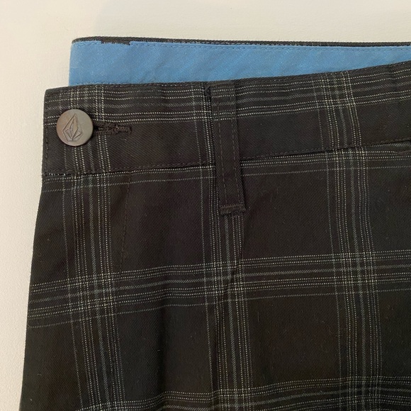 Men's Volcom Corpo Class Plaid Shorts - Picture 3 of 5